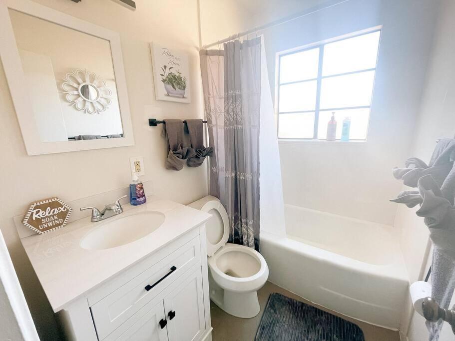 Pet Friendly! Private Casita In Nob Hill Villa Albuquerque Eksteriør bilde
